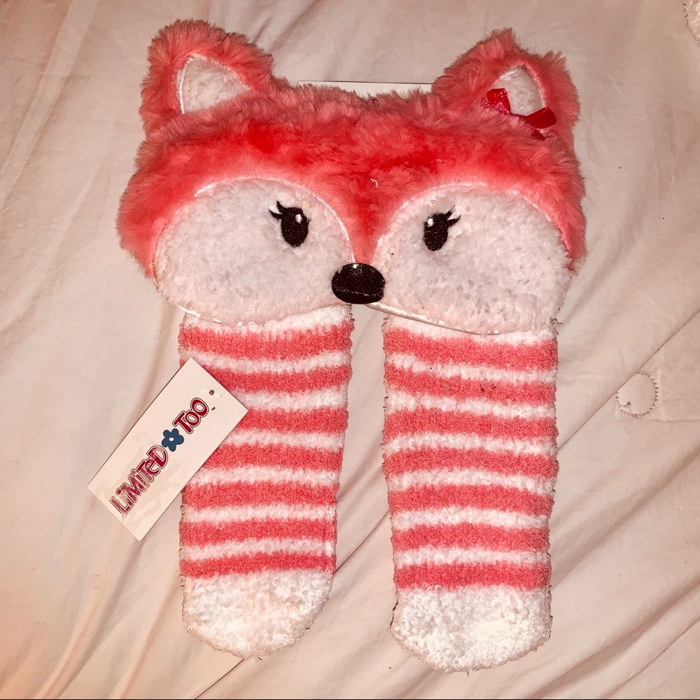 BRAND NEW Fuzzy socks with sleep eye mask size 4-6